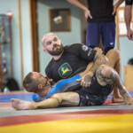 Cours de grappling pour adultes à la West Choke family.